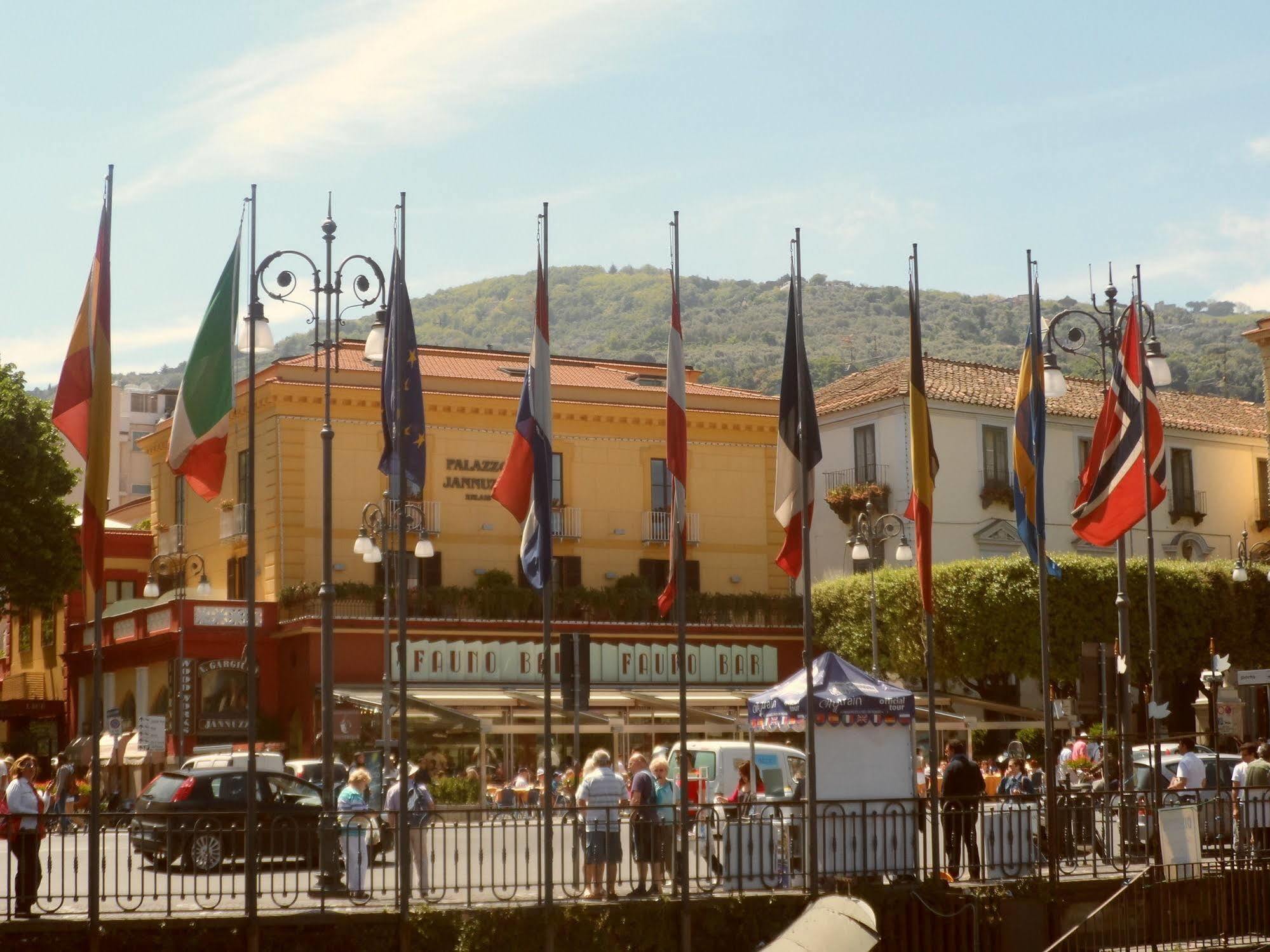 Palazzo Jannuzzi Relais Hotel Sorrento Exterior photo