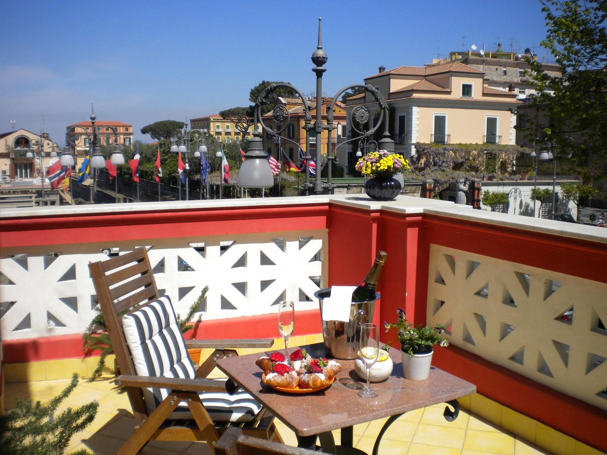 Palazzo Jannuzzi Relais Hotel Sorrento Exterior photo